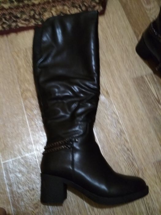 Женские сапоги с высоким голенищем