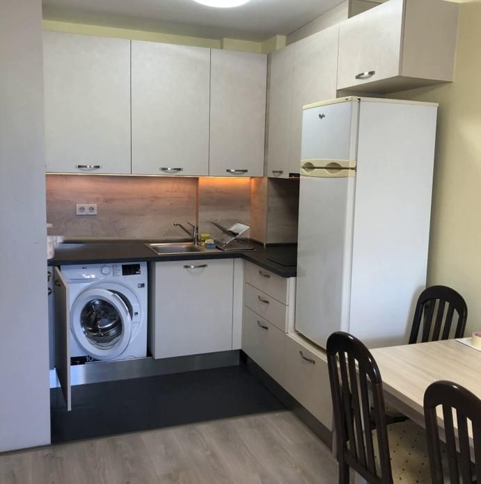 Дава се под наем Двустаен апартамент в София, Дружба 1 - 72 кв.м за 562 € - Снимка #2