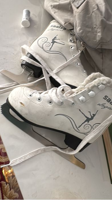 Продаю коньки 5000 тенге.