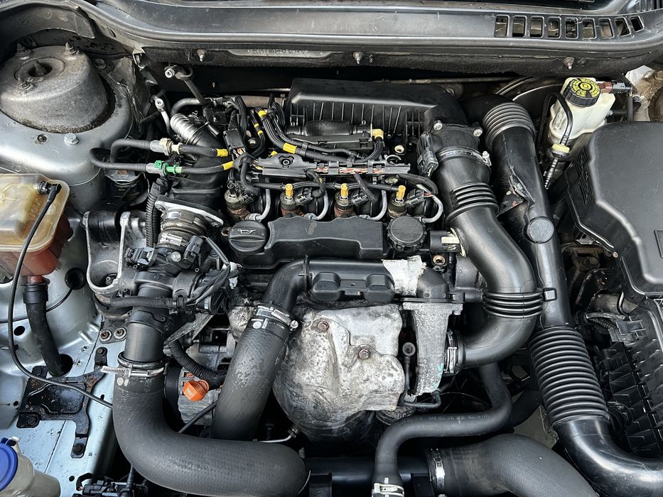 Piese Dezmembrari Citroen C5 1.6 diesel cod: 9H01 an 2010 . Se pote oferi montaj , factura si garantie! Service autorizat