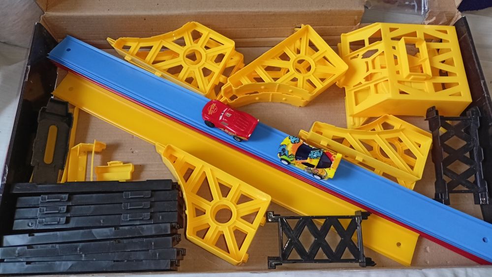 Игрушка Трек с петлей, б/у.