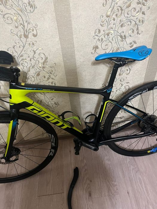 Шоссейный велосипед GIANT Defy Advanced