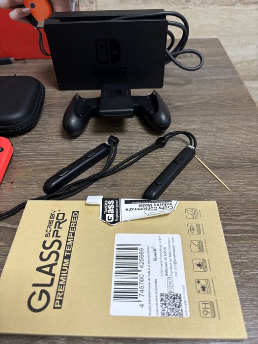 Consola Nintendo Switch  cu Joy Cons