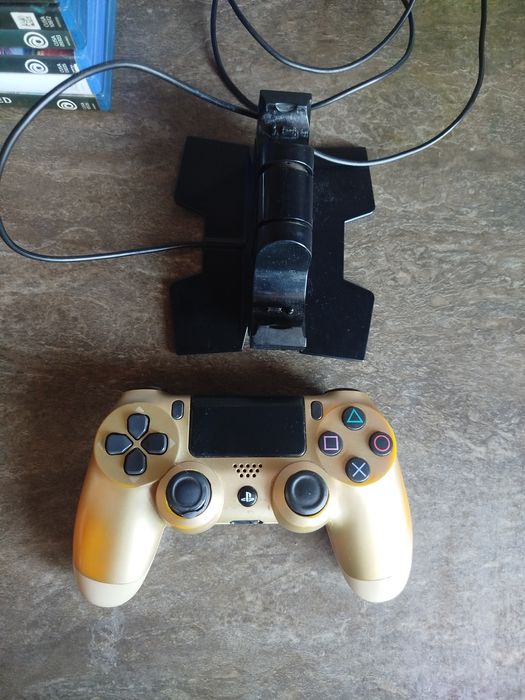 Playstation4 1TB + 8 игри + много стойки