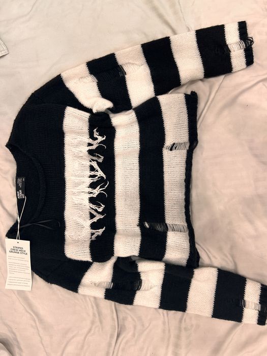 свитер вязаный в полоску