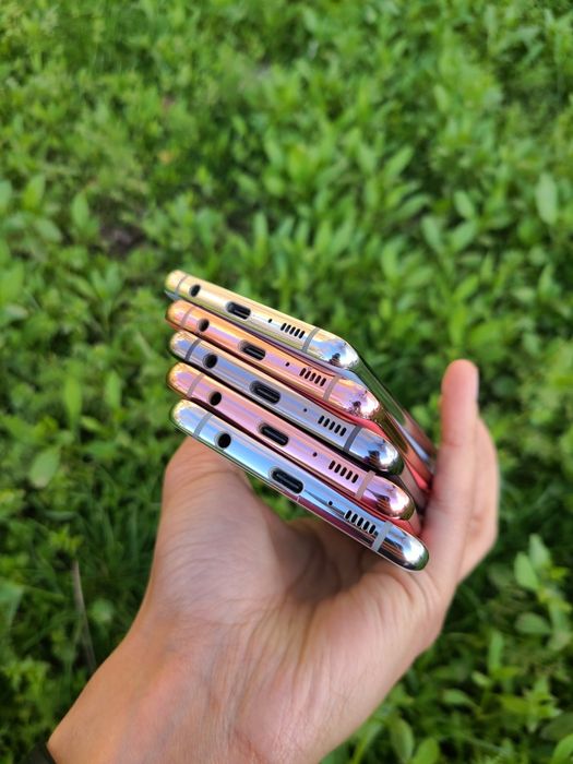 Samsung Galaxy S10 Plus DUOS. OzU 8 GB. Hotira 128 GB. Rangi Har Xil