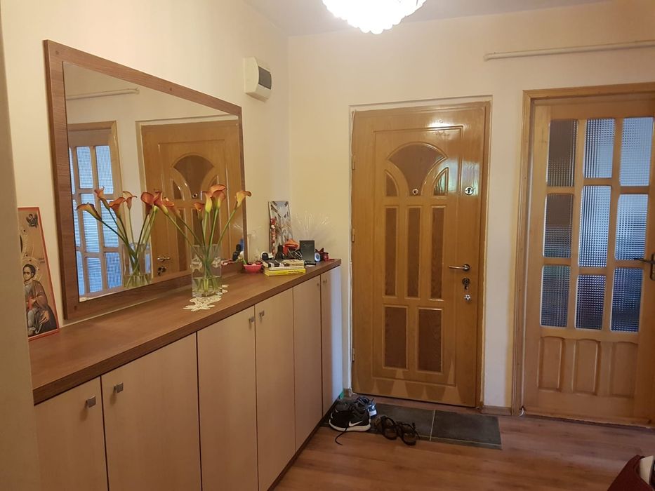 Închiriez apartament