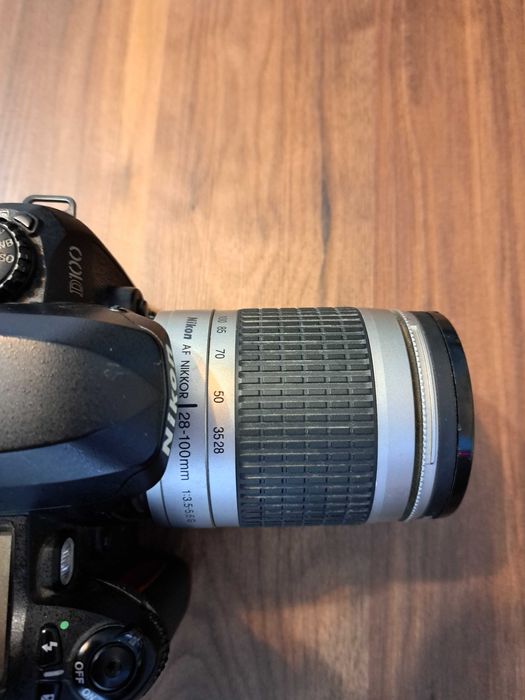 Nikon D100 + Obiectiv 28-100mm