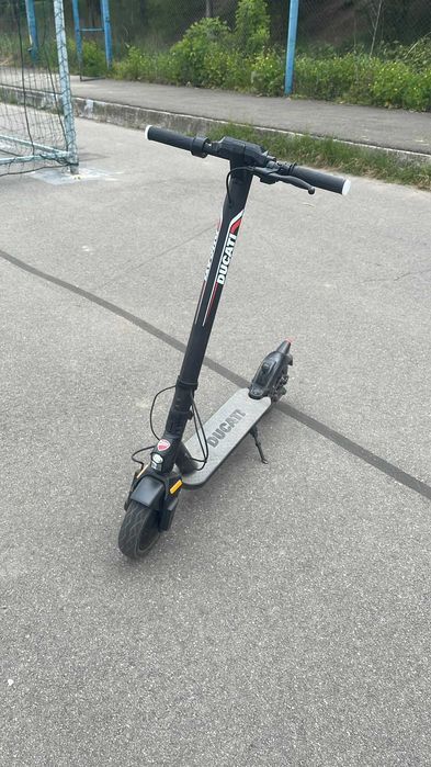 Vând trotineta electrica