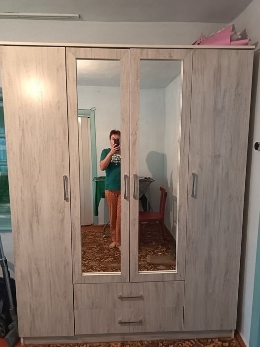 Продам шифоньер срочно