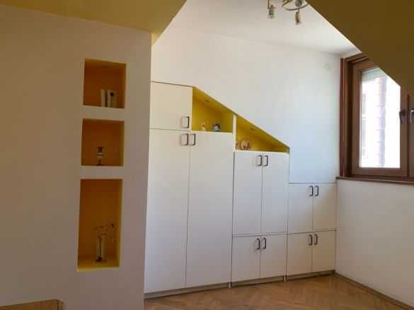 Дава се под наем Тристаен апартамент в Бургас, Център - 120 кв.м за 275 € - Снимка #2