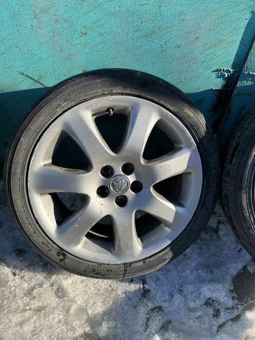 Продам шины с дисками на авенсис