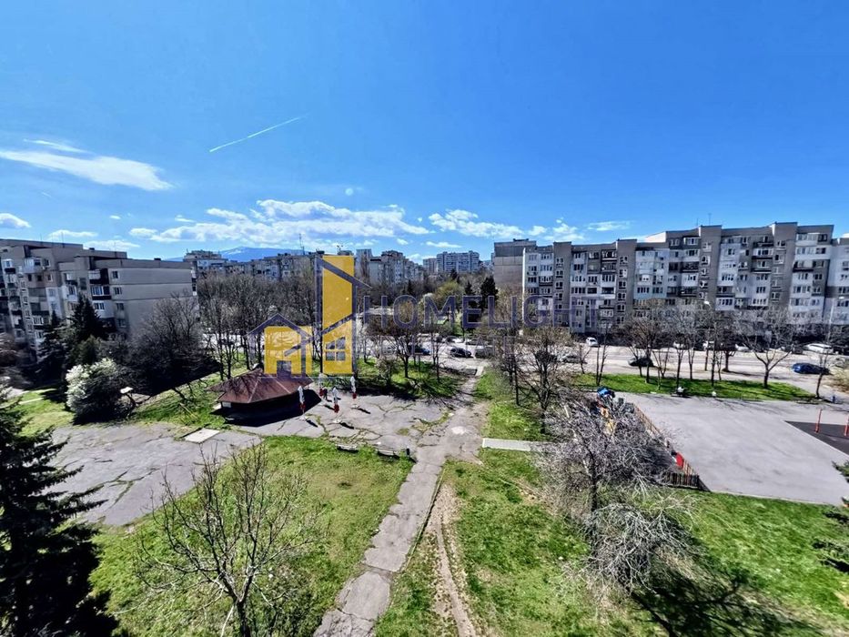 Двустаен апартамент в кв. Люлин 1