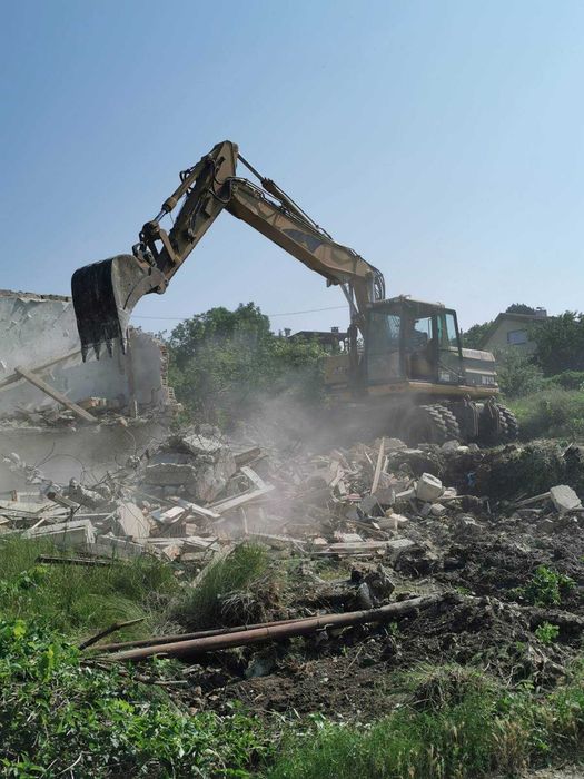 Услуги с багери, валяк, бобкат и самосвали