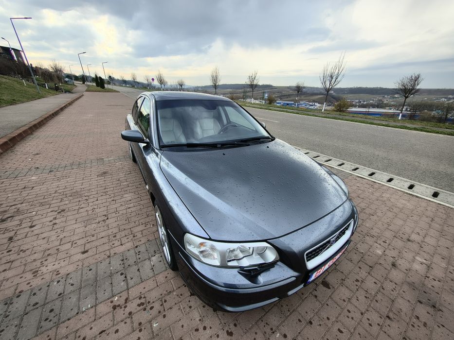 Volvo S60R  AWD  300hp