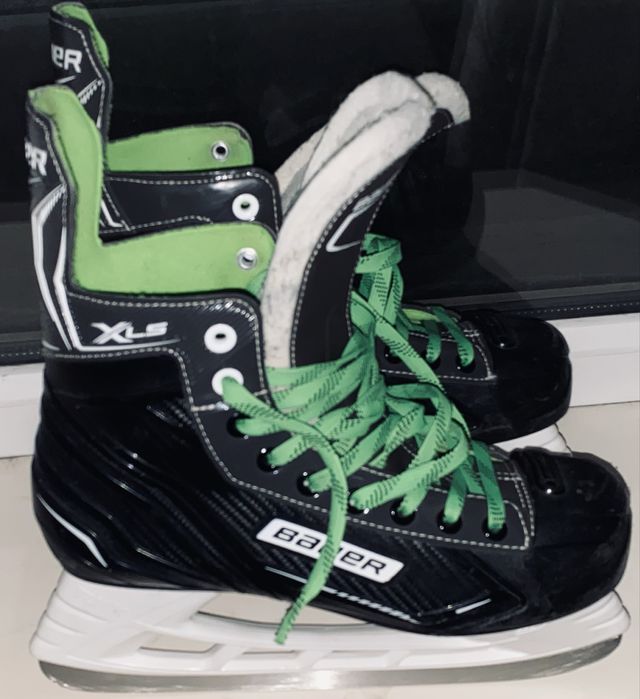 Продам коньки bauer