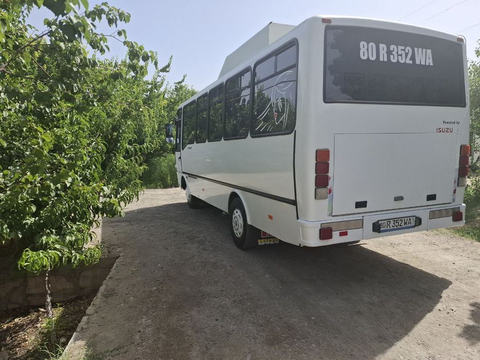 Isuzu avtobus sotiladi