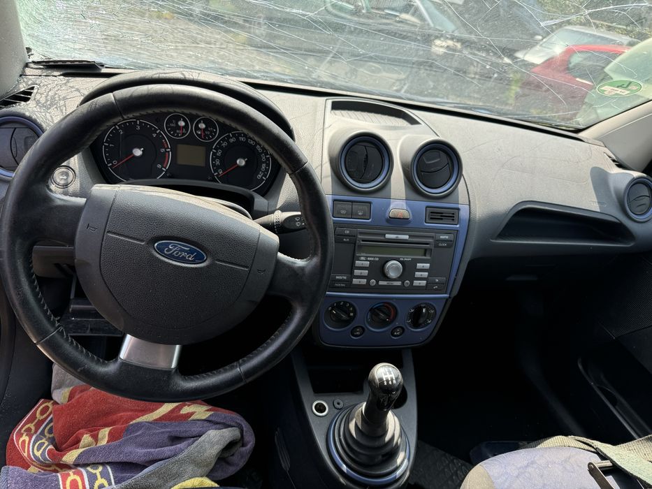 Форд фиеста 1.4 дизел 2008 Г смао на части