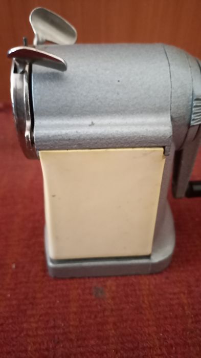 Продаю советскую точилку для карандашей