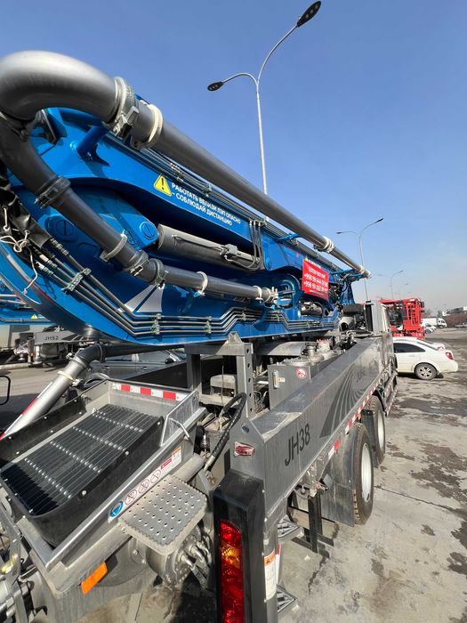 Автобетононасос HOWO 38 м