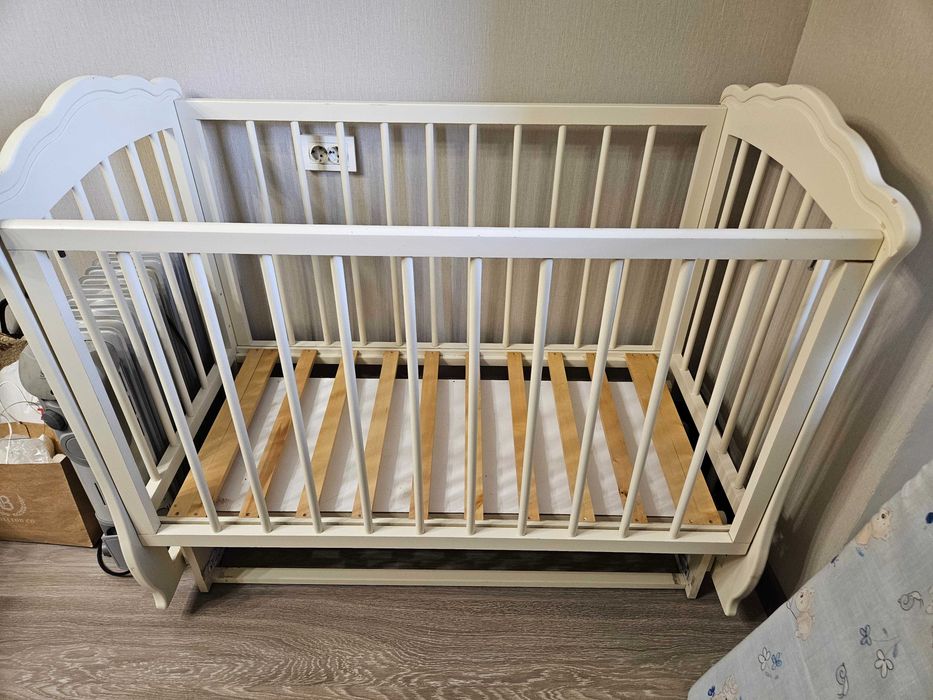 Продам коляску, бесплатно отдам манеж