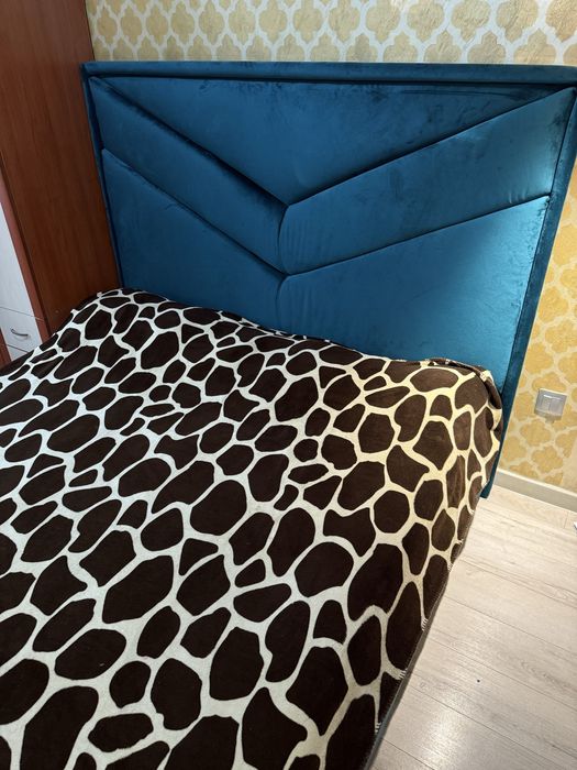 Кровать двуспальная