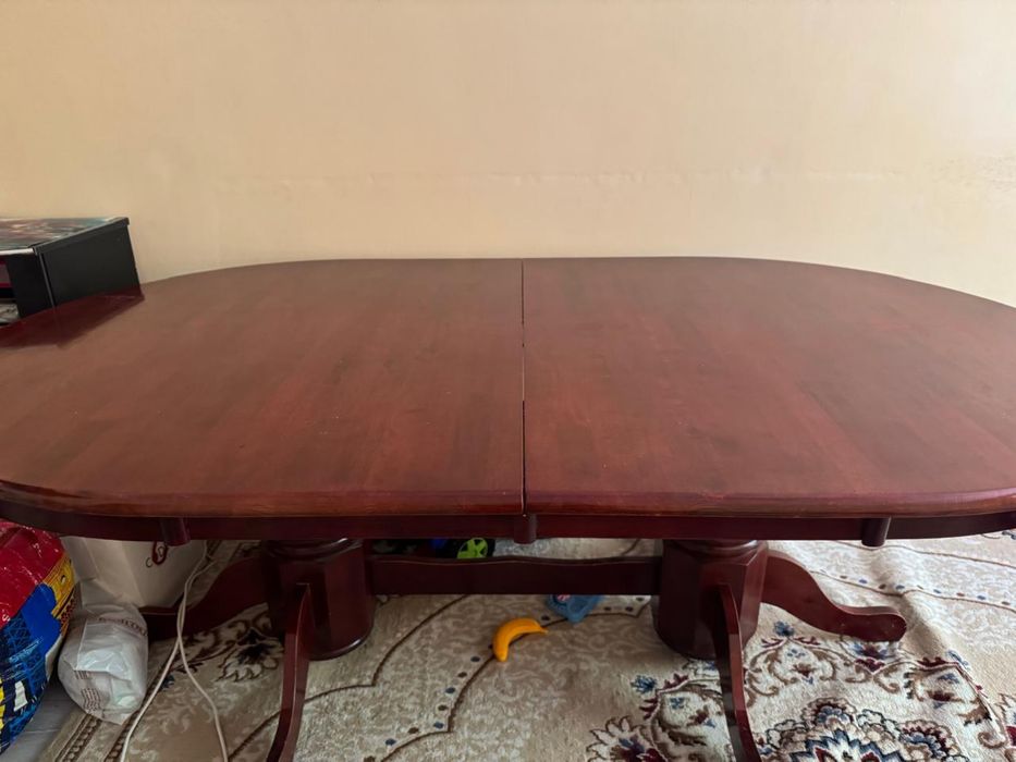 Стол для гостинной