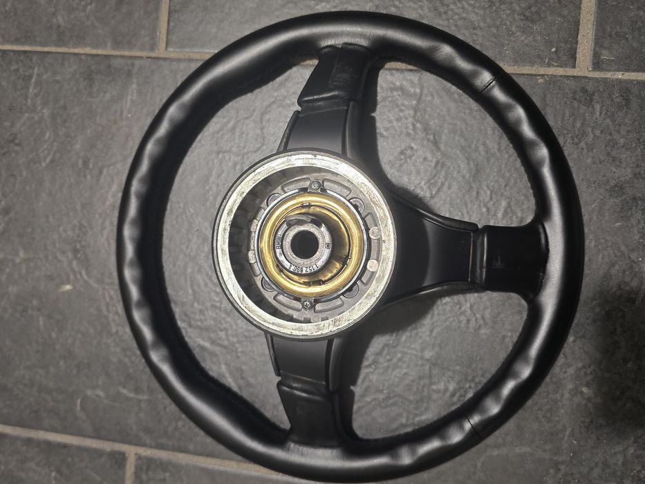 Волан БМВ Е30, Е34, Е32 и др Nardi Blackline 365mm ОЕМ