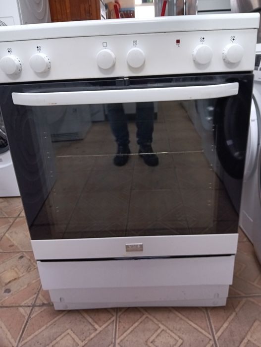 Свободно стояща печка с керамичен плот Voss Electrolux с 2 години Гаранция!