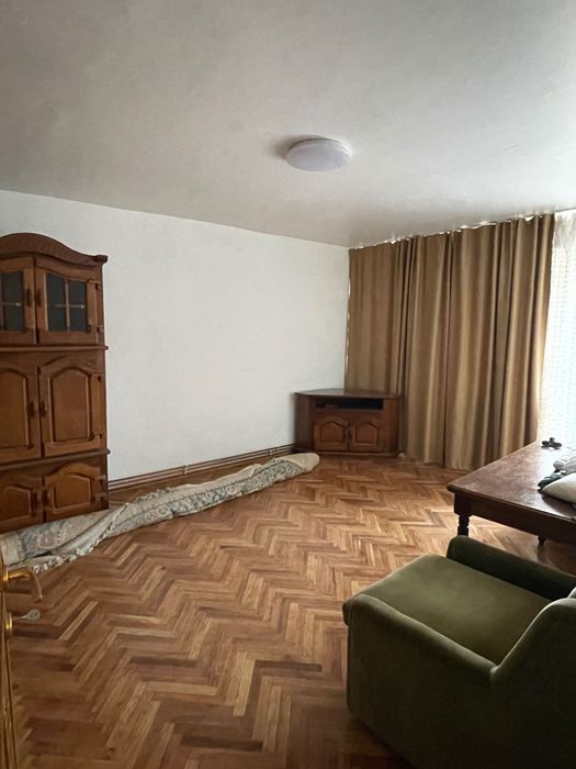 Apartament de închiriat 4 camere - str Scortarilor