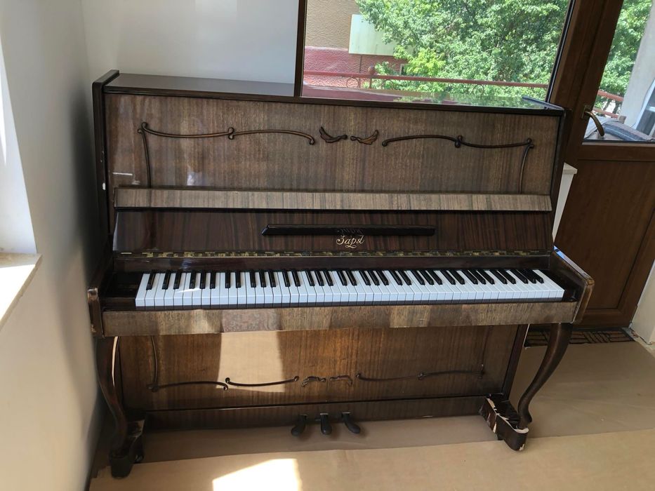 Класическо пиано “Заря”