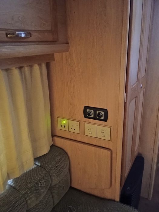 Продавам каравана елдис аванте 3.62м .Караваната е 2003г.