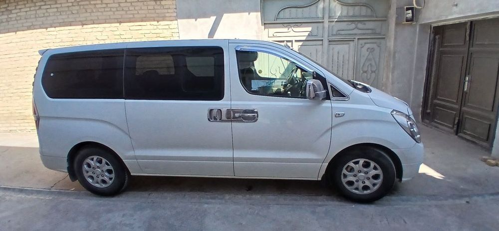 Hyundai Grand Starex