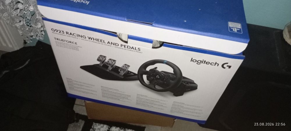 Vând pc gaming cu volan logitech 923 plus pedale si schimbător