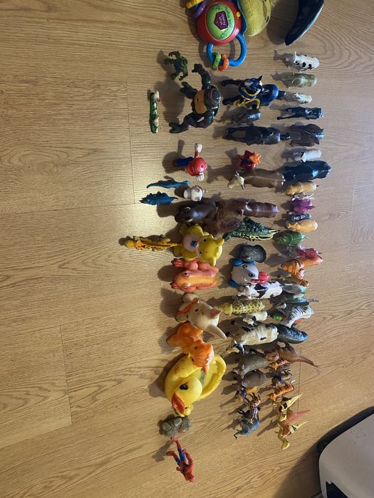 Лот играчки животни