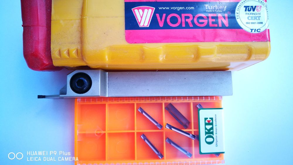 прорезен и канален нож със сменяеми твърдосплавни пластини BKTR