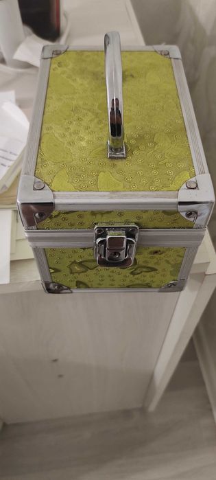 Продам Часы каждый женские