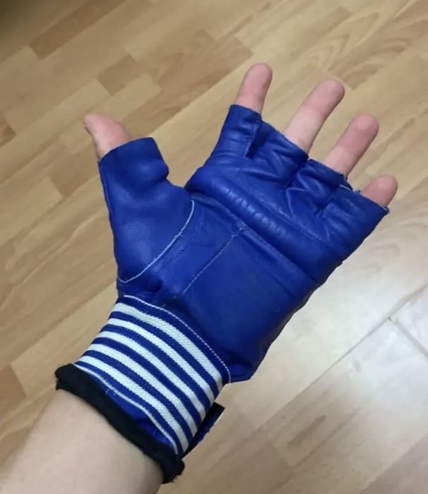 Перчатки для ММА