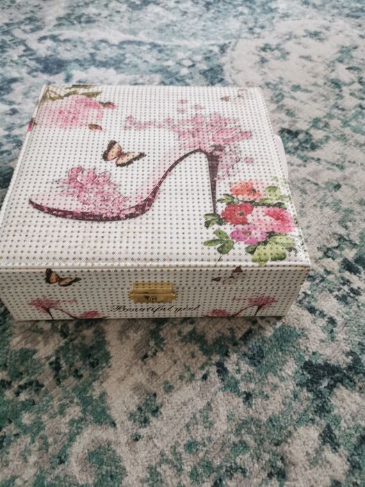 Шкатулка для украшений