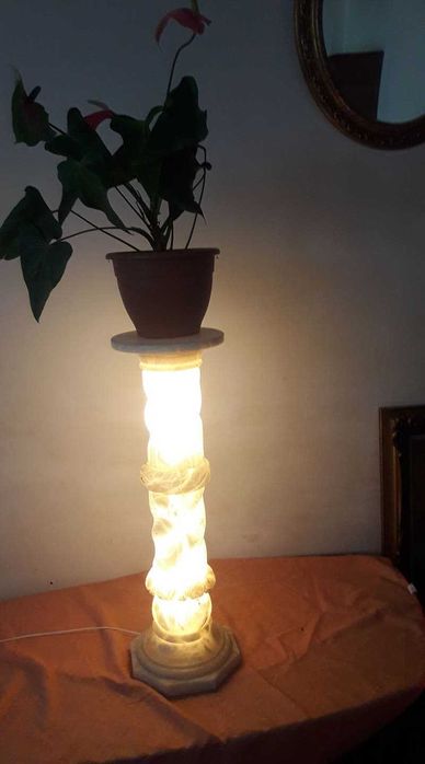 Pedestal din marmura alabastru
