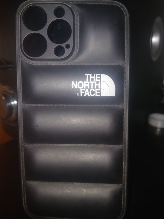 Vând 2 huse de iPhone 12 pro max/13