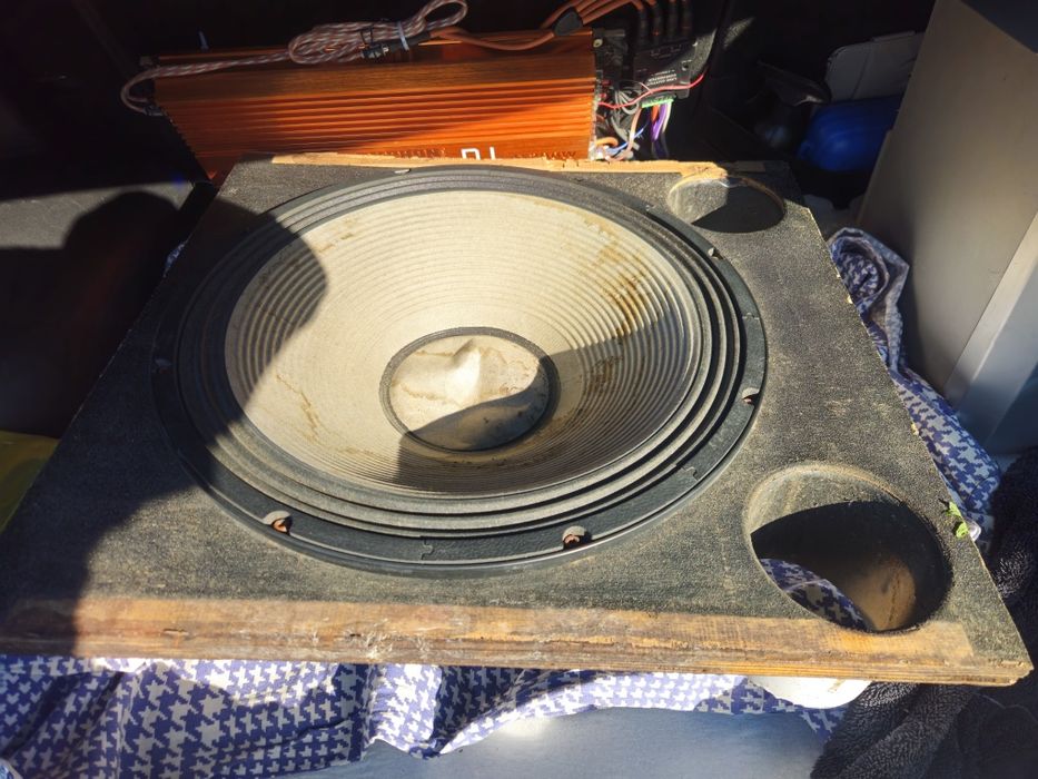 Концертный динамик JBL