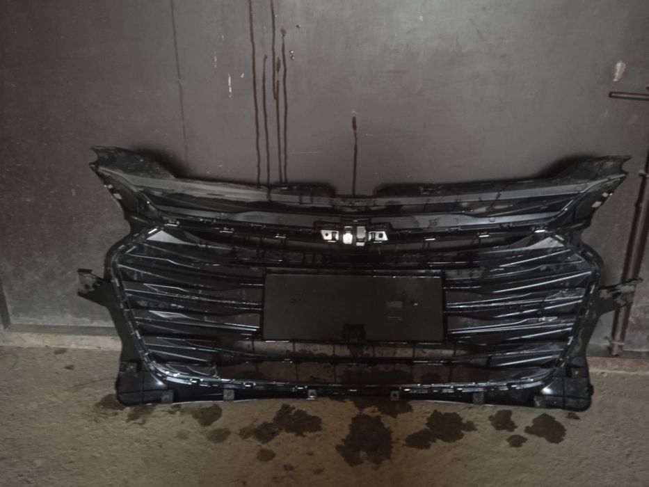 Продаётся облицовка оникса, но внизу есть трещины