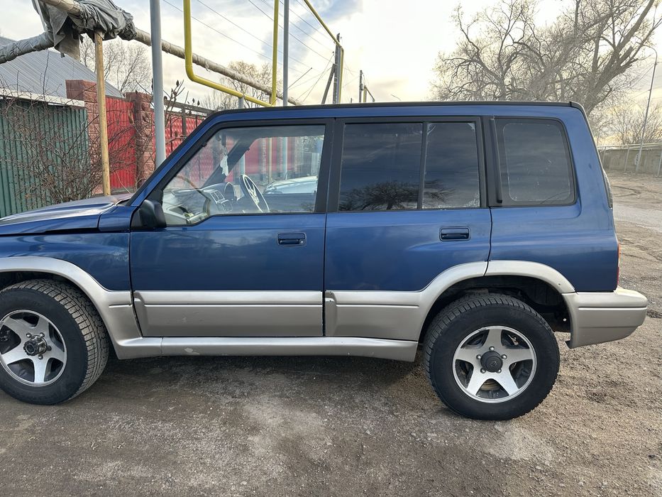 Машина Suzuki Escudo
