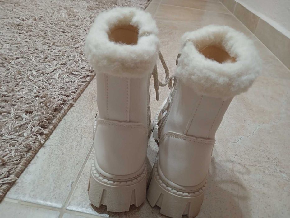 Продавам зимни детски ботушки за момиче