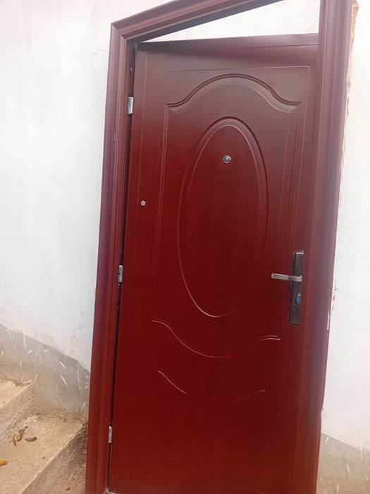 Метална входна врата