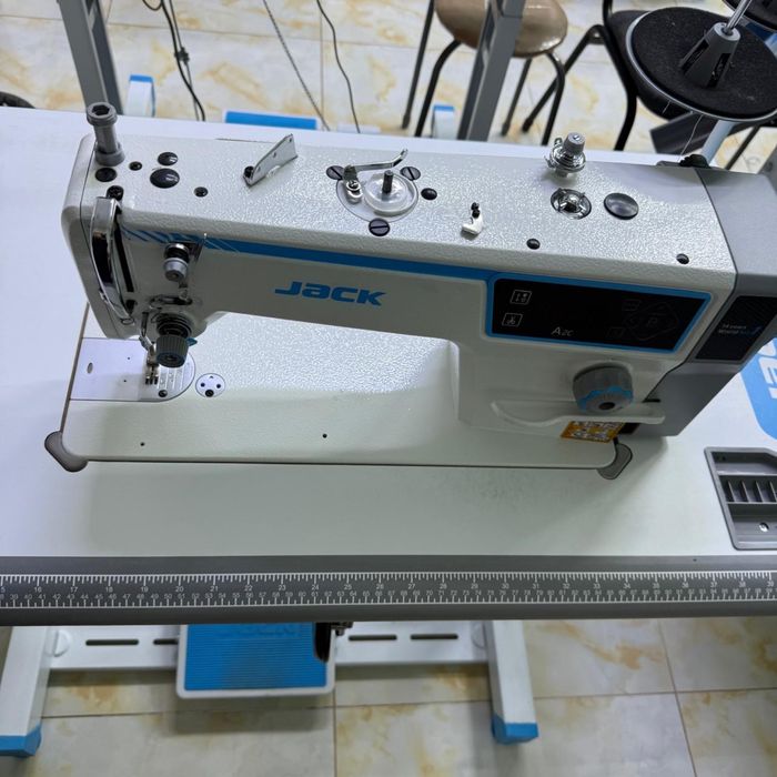 Прямострочная швейная машина Jack A2