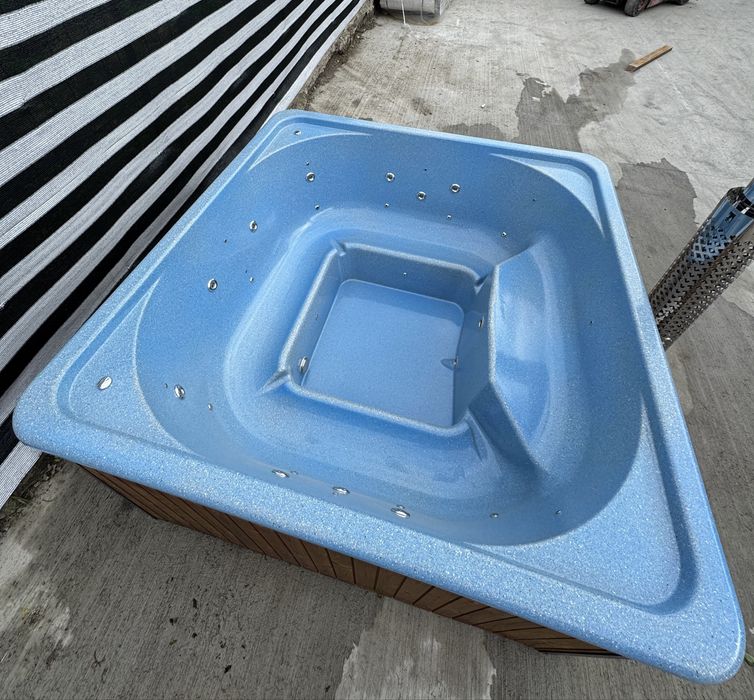 Ciubar patrat 2.2m x 2.2m