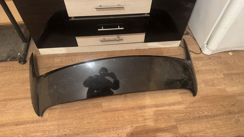 Продам задние лобовое на ли Li 6