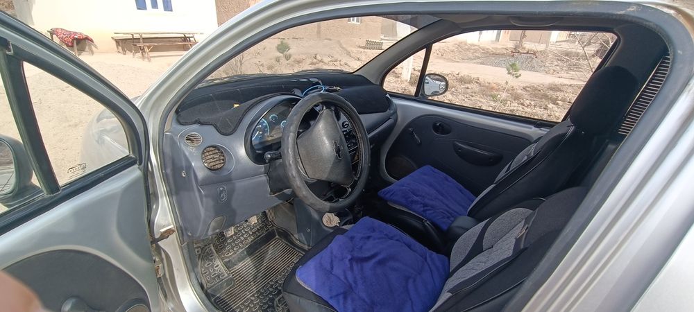 Moshina bir qoʻl minilgan